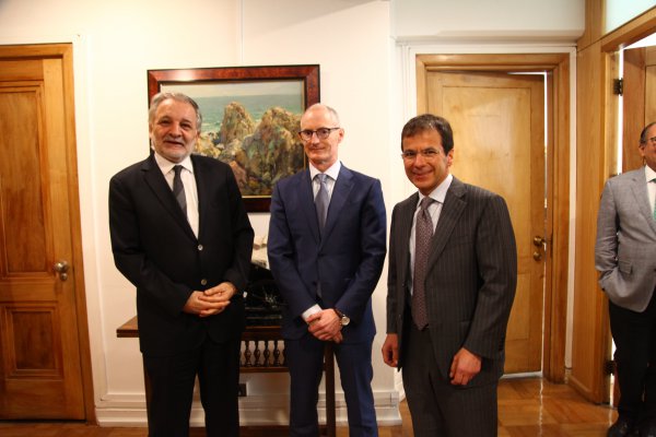 Jochen Tilk, CEO de PCS, llegó acompañado de José María Eyzaguirre, socio de Claro & Cia., a reunirse con Eduardo Bitran de Corfo. / Foto: Julio Castro.