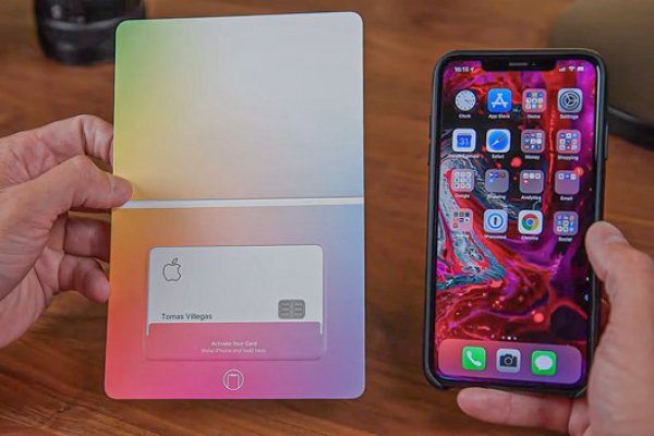 La Apple Card empezó a llegar a las casas de sus clientes estadounidenses este mes.