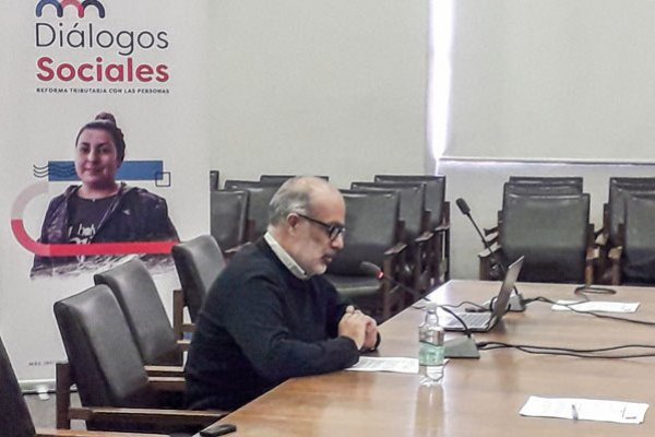 Exministro Rodrigo Valdés coincidió en que el debate debe tener presente las cotizaciones para la seguridad social.