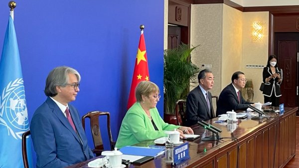 Xi asegura a Bachelet que China respeta derechos humanos y ataca a críticos