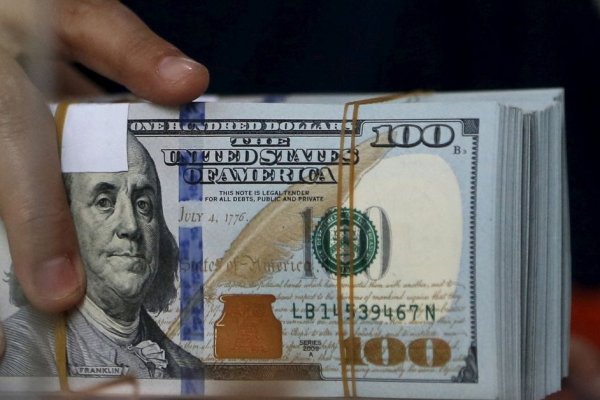 Continúa la presión sobre el dólar que supera $ 877 en Chile y marca récord histórico