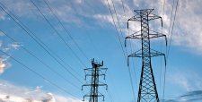 Problemas en plan que guía expansión del sistema agrava déficit en transmisión eléctrica