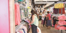 Pronostican compras y fusiones de retailers medianos por baja de la TMC en 2015