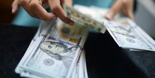 Dólar cierra con fuerte retroceso y se ubica por debajo de los $ 615