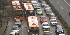 IPC: caída en precios de combustibles compensará alza en transportes en enero