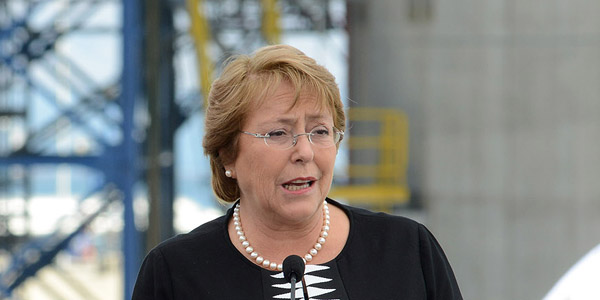 Bachelet valoró el despacho de la reforma educacional y aseguró que "no se van a cerrar los colegios"