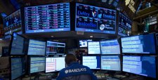 Wall Street cierra con números rojos pero acumula ganancias por sobre el 5% durante febrero