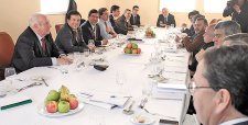 Hacienda admitiría un mayor déficit fiscal este año y evalúa reasignar platas del Presupuesto