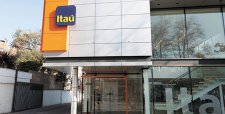 Itaú aumenta los beneficios para los accionistas de Corpbanca para salvar fusión