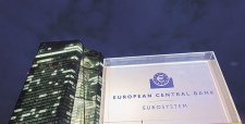 Banco Central Europeo anuncia que acelerará su masivo programa de compra de bonos
