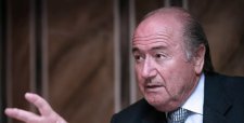 Blatter remece al fútbol mundial y renuncia a la FIFA a sólo cuatro días de ganar elección