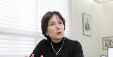 Ministra Castillo por ley antitabaco: “No se puede utilizar a los trabajadores para evitar una situación”