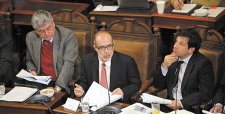 El realismo de Hacienda: Presupuesto 2016 se basa en PIB de sólo 2,75% y cobre en US$ 2,5