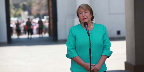 Cadem: aprobación de Bachelet consolida un cambio positivo respecto a su punto más bajo