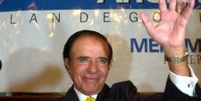 Condenan a cuatro años y medio de prisión a Carlos Menem por pago de sobresueldos