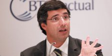 Pese a escándalo de Esteves aportantes de BTG Pactual han caído menos que la industria