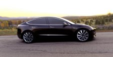 Tesla presenta el Model 3, el primer auto eléctrico de consumo masivo