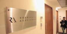 Alto ejecutivo minero y socio de Rodríguez & Asociados acusa a firma de estafa por $ 600 millones