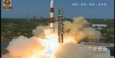 Revisa el lanzamiento al espacio del primer satélite hecho en Chile