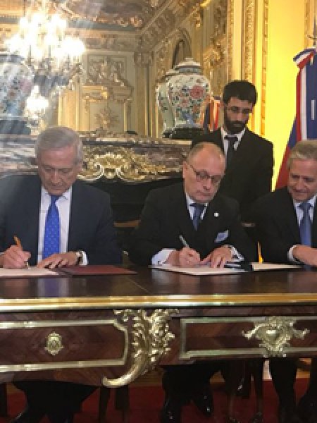 <p>Chile y Argentina firman acuerdo de integración comercial</p>