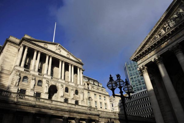 Banco de Inglaterra sube tasas por primera vez en una década, pero anticipa ajuste gradual