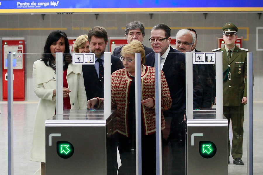 <p>Bachelet: inauguración de la Línea 6 del Metro está "lejos de ser un ofertón populista"</p>