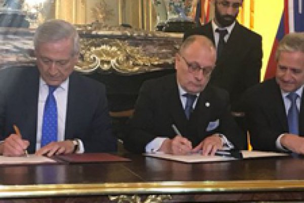 Chile y Argentina firman acuerdo de integración comercial