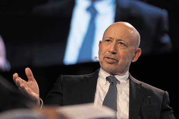 CEO de Goldman Sachs toma lecciones de Twitter de Trump