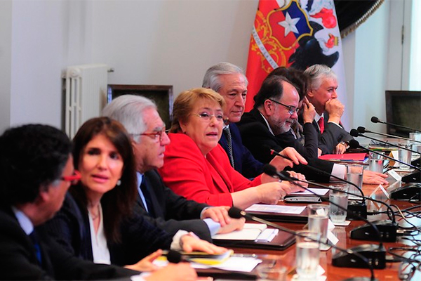 <p>Presidenta Bachelet pide a ministros salir más a terreno a explicar las reformas de su gobierno</p>