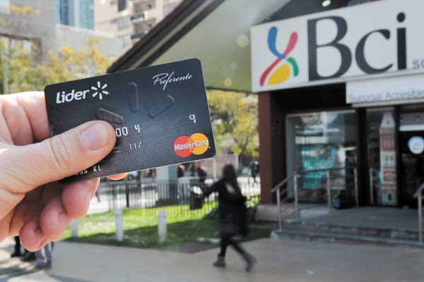 Bci ultima negociaciones para adquirir el 100% de la división financiera de Walmart en Chile