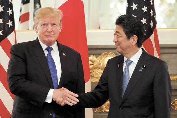 Trump denuncia que comercio de Japón no es justo en primera escala de su gira por Asia