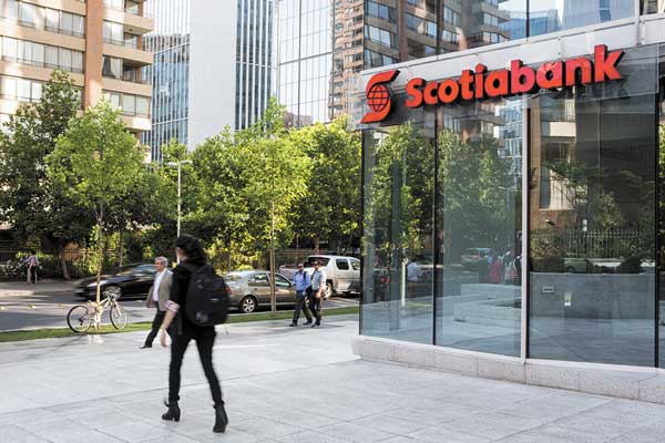 Scotiabank baja utilidades en 9%