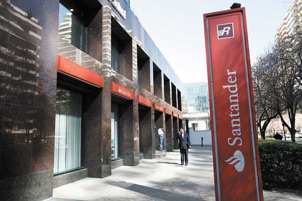 Dirección del Trabajo respalda a Santander por negociaciones colectivas