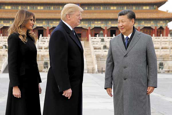 <p>Trump aterriza en China tras endurecer amenazas contra Corea del Norte</p>