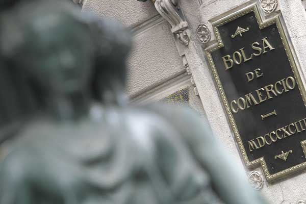 <p>Bolsa de Santiago revisaría sus índices</p>