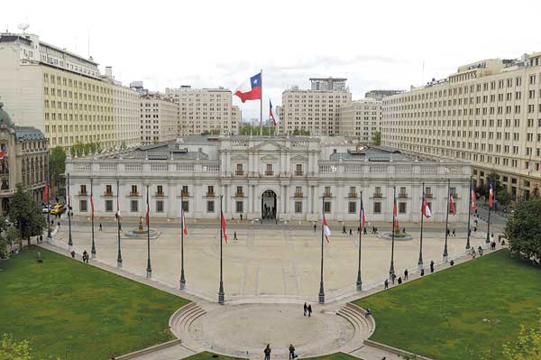 <p>Moody’s rebajaría clasificación de riesgo de Chile antes de las elecciones</p>
