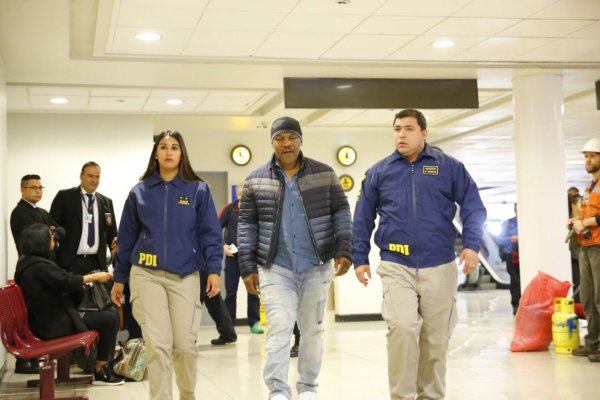 <p>Chile niega ingreso a Mike Tyson por "no cumplir con Ley de Extranjería"</p>