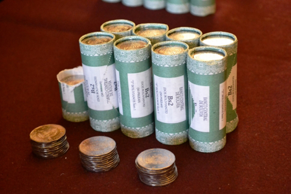 <p>Bolivia pone en circulación dos monedas para conmemorar la demanda marítima contra Chile</p>