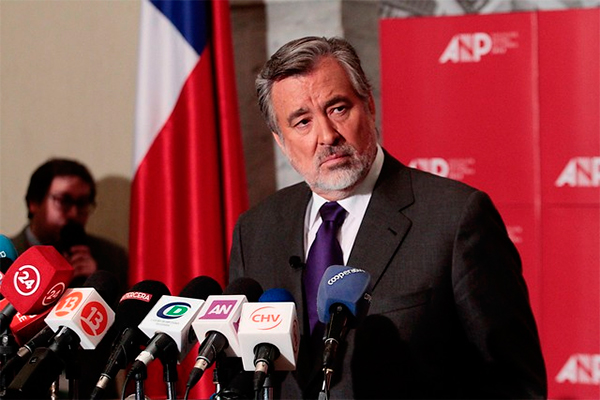 <p>Guillier le responde a Goic: "No andamos buscando generalísimo"</p>