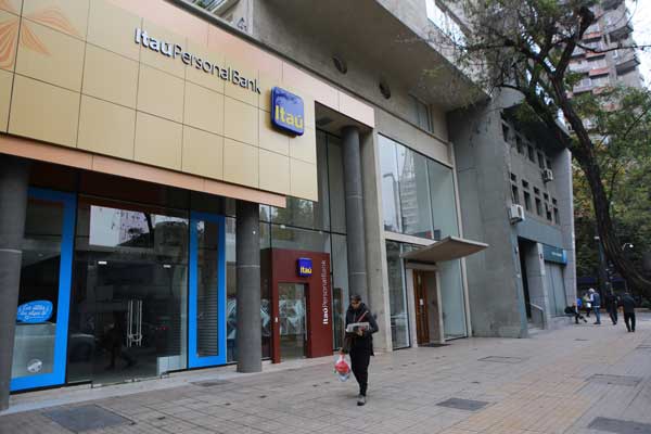 Itaú interpone recurso de protección contra la SBIF