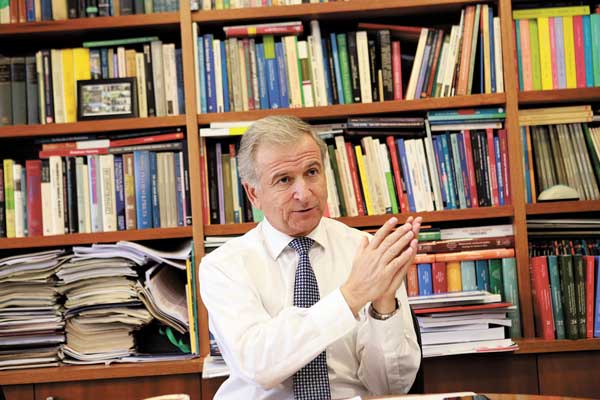 <p>Felipe Larraín: “Chile se juega en esta elección la oportunidad de avanzar hacia el desarrollo o retroceder”</p>