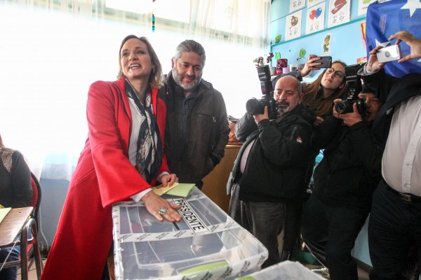 Carolina Goic fue la primera de los presidenciables en votar