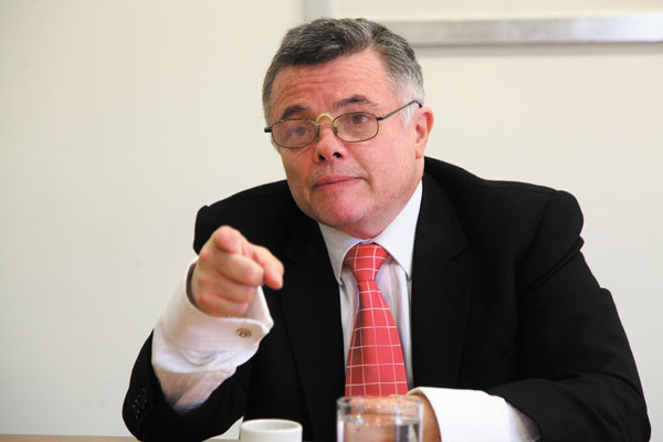 <p>LarrainVial proyecta balotaje: “Quien gane, lo hará por un pelo”</p>