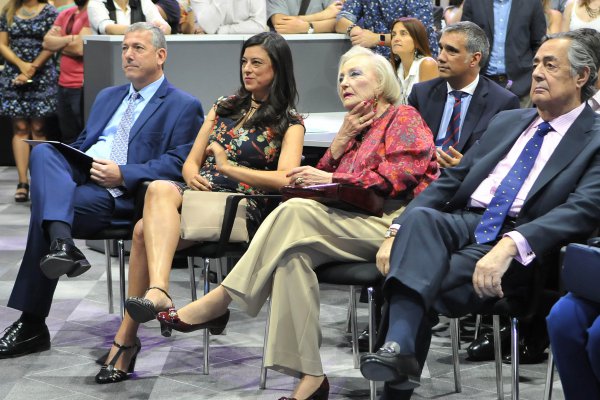 <p>Carlos Heller: “Los otros canales de TV están desesperados por alcanzarnos”</p>