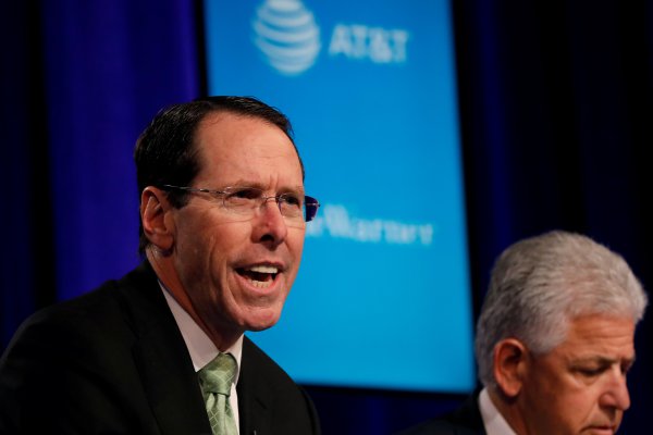 <p>EEUU abre batalla legal contra AT&T y empresa acusa injerencia política</p>