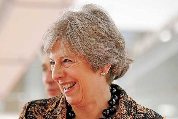 May consigue respaldo para ofrecer 45 mil millones de euros a la UE por Brexit