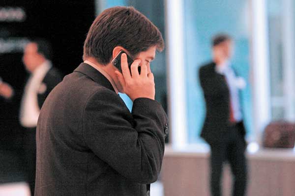 <p>WOM y VTR se suman a fijación tarifaria de Entel, Claro y Movistar: prevén reducción mayor en cobros</p>