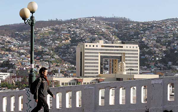Gobierno recurrirá al Congreso para complicar a la derecha