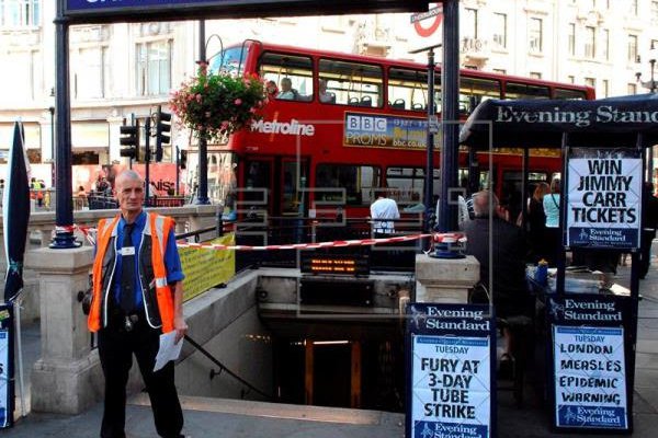 Evacúan estación de metro en Londres por tiroteo