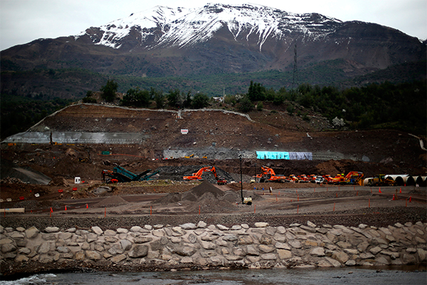 <p>Respira Alto Maipo: AES Gener amplía contrato con Strabag y mejora opciones para renegociar financiamiento</p>